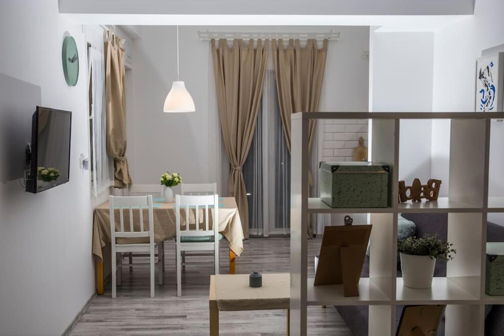 Cozy Overlooking Downtown Makarska